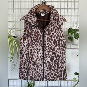 𝅺Cabi animal print puffer vest 19” wide 24” long